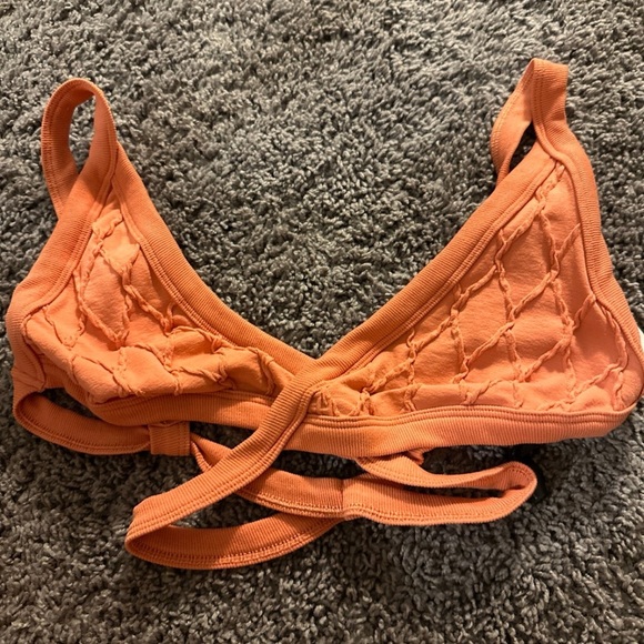 Out from under bralette - Picture 2 of 5